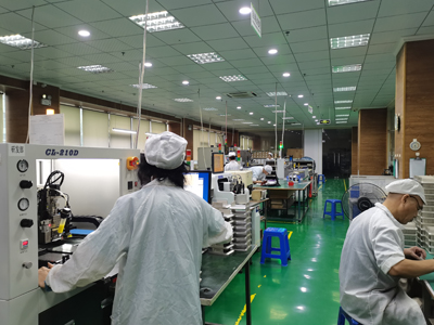 洲創(chuàng)-生產(chǎn)車(chē)間員工工作